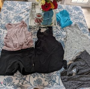 Lululemon size 2-4 lot Read description